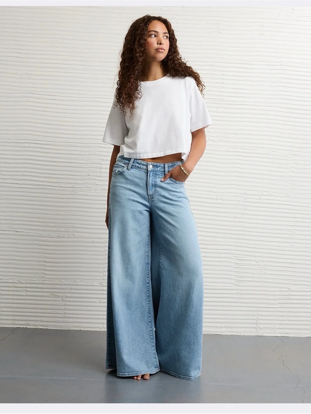 American Eagle Outfitters Light Blue Wide-Leg Jeans - Picture 1 of 6